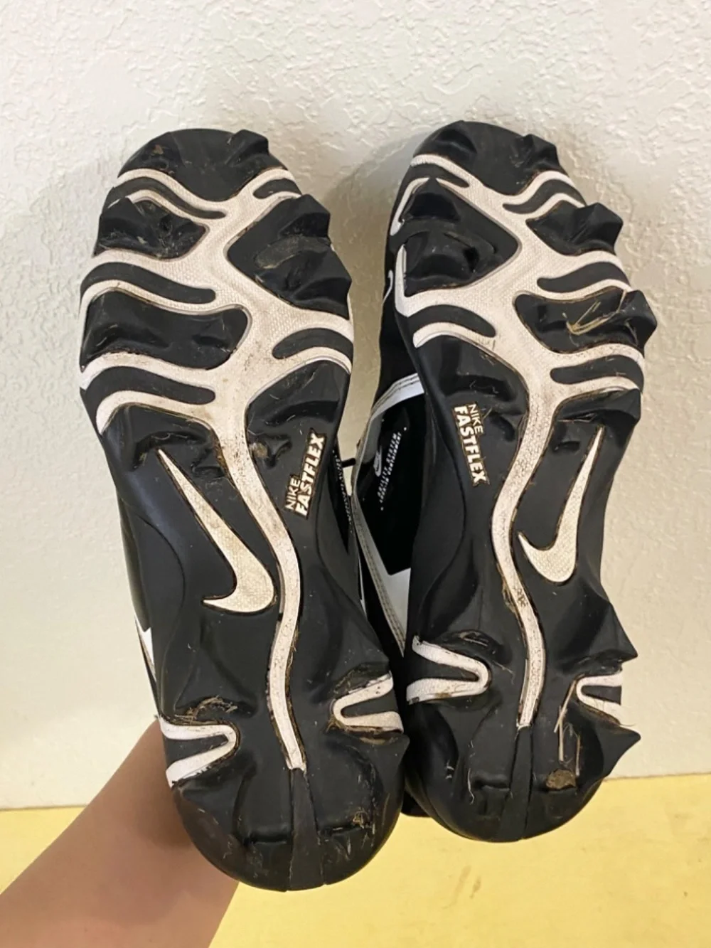 Nike Fast Flex  Size 6  Women’s Black Soccer Cleats